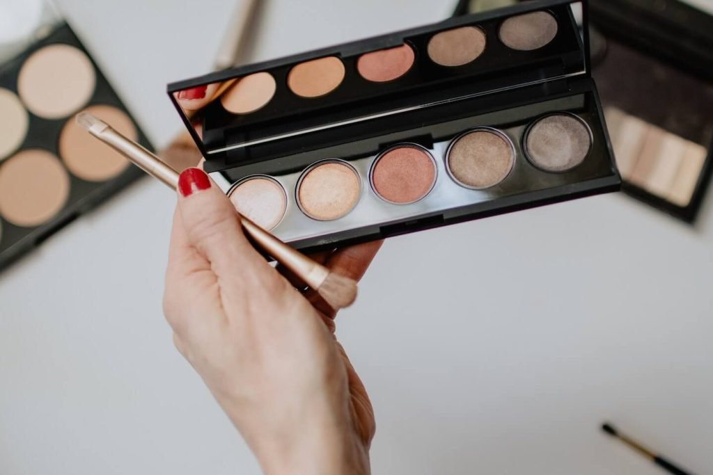 a comprehensive guide to the world of private label cosmetics